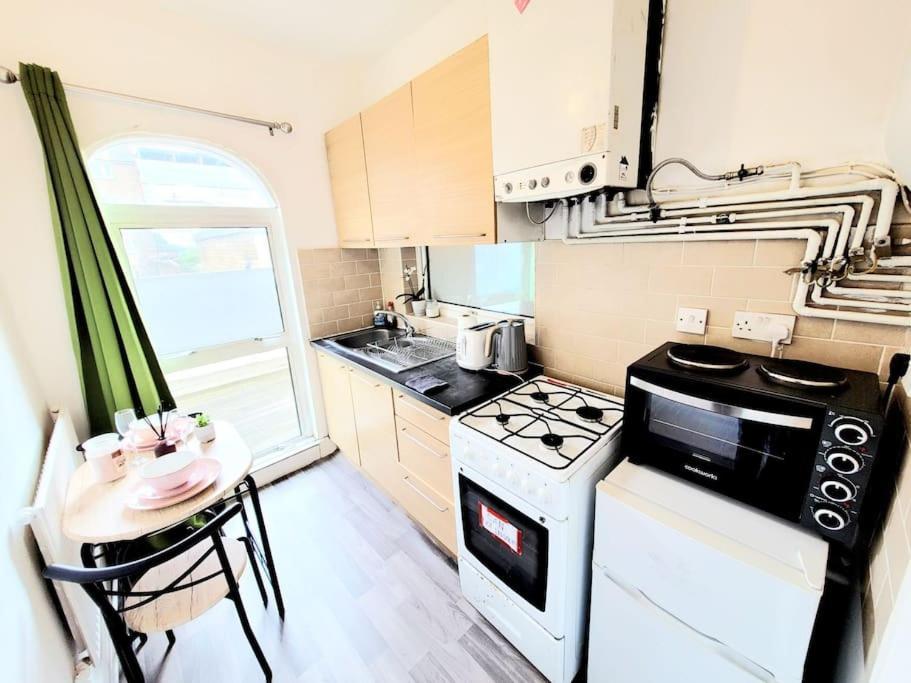 לונדון One Bedroom Apartment With A Terrace In Angel מראה חיצוני תמונה