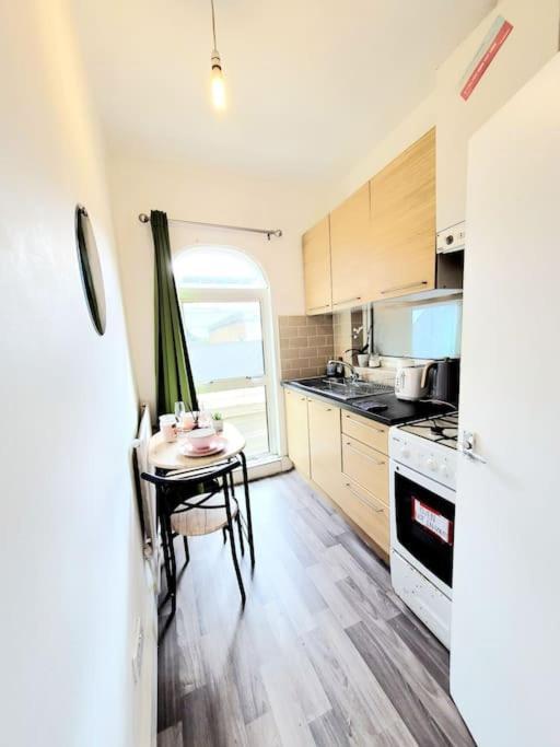 לונדון One Bedroom Apartment With A Terrace In Angel מראה חיצוני תמונה
